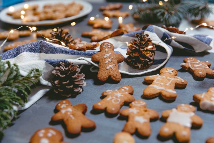 A festively decorated table with gingerbread men