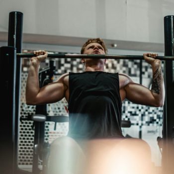 Man bench pressing